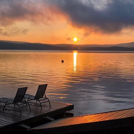 Villa Iskar Lake Residence By Bookvillabg Shtarkelovo Gnezdo Bagian luar foto
