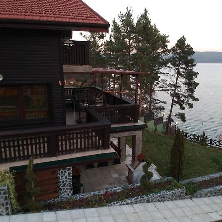 Villa Iskar Lake Residence By Bookvillabg Shtarkelovo Gnezdo Bagian luar foto