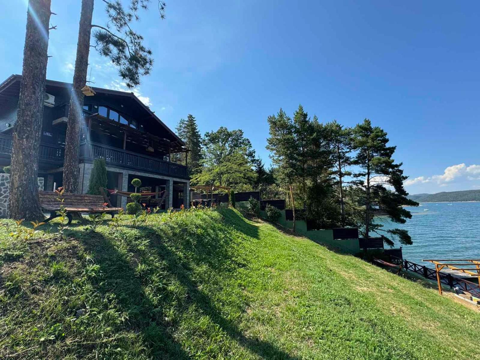 Villa Iskar Lake Residence By Bookvillabg Shtarkelovo Gnezdo Bagian luar foto