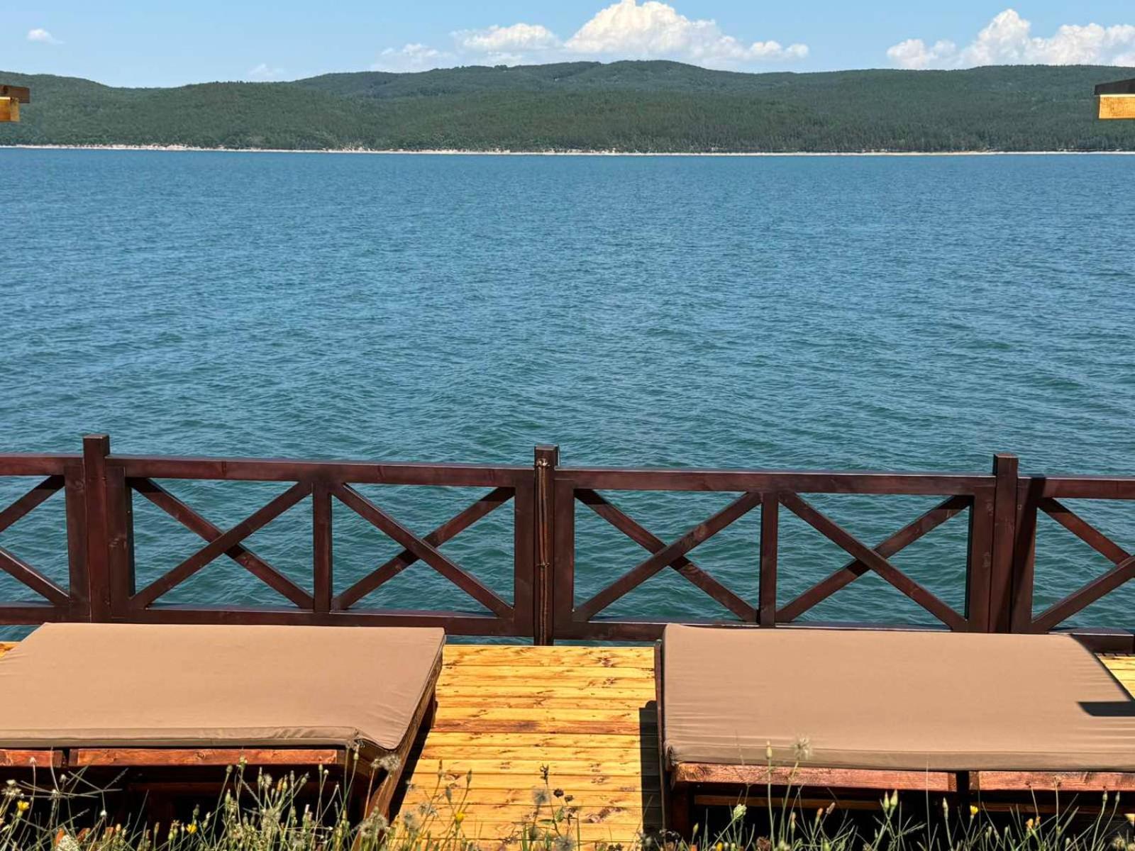 Villa Iskar Lake Residence By Bookvillabg Shtarkelovo Gnezdo Bagian luar foto