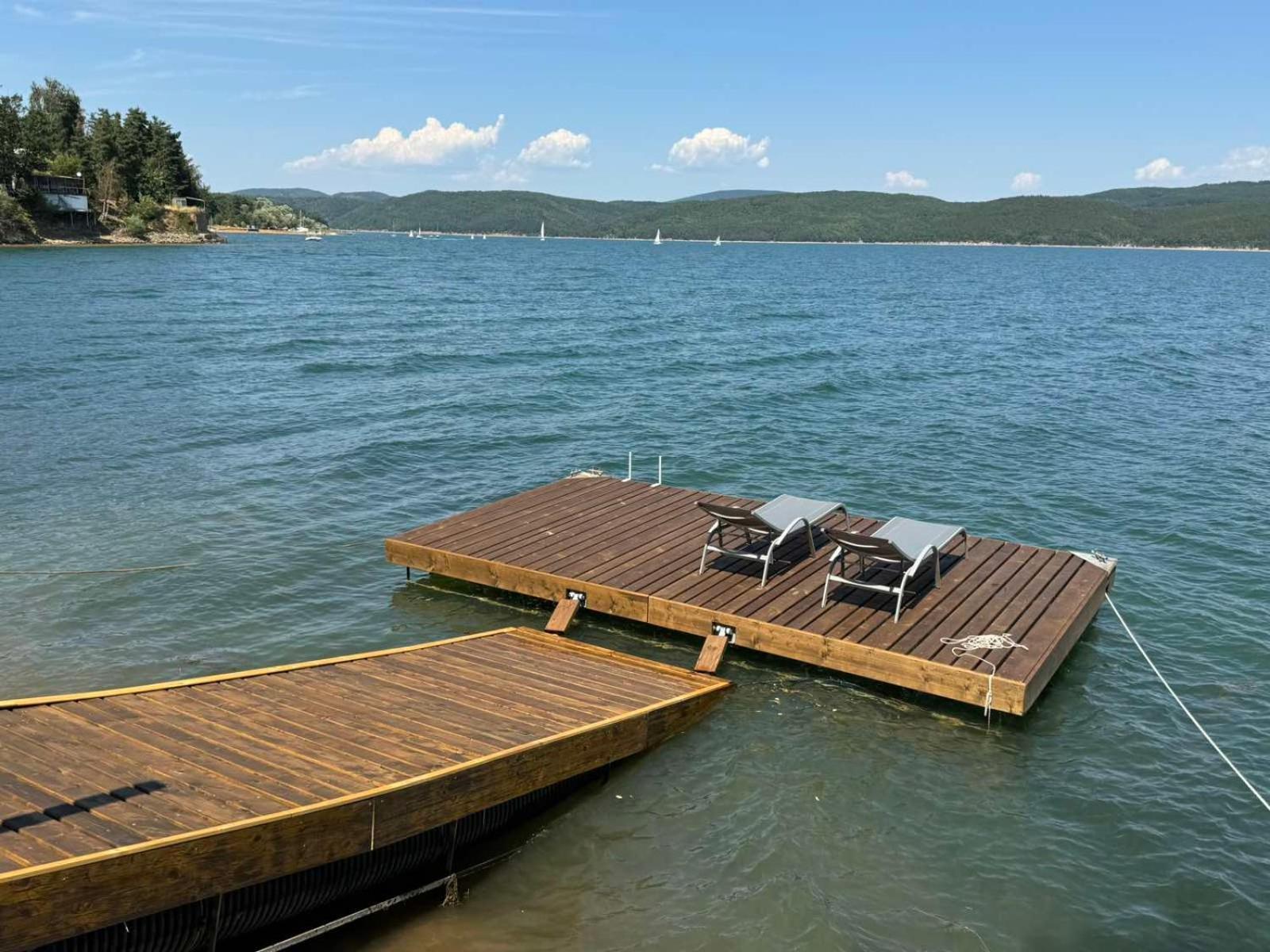 Villa Iskar Lake Residence By Bookvillabg Shtarkelovo Gnezdo Bagian luar foto