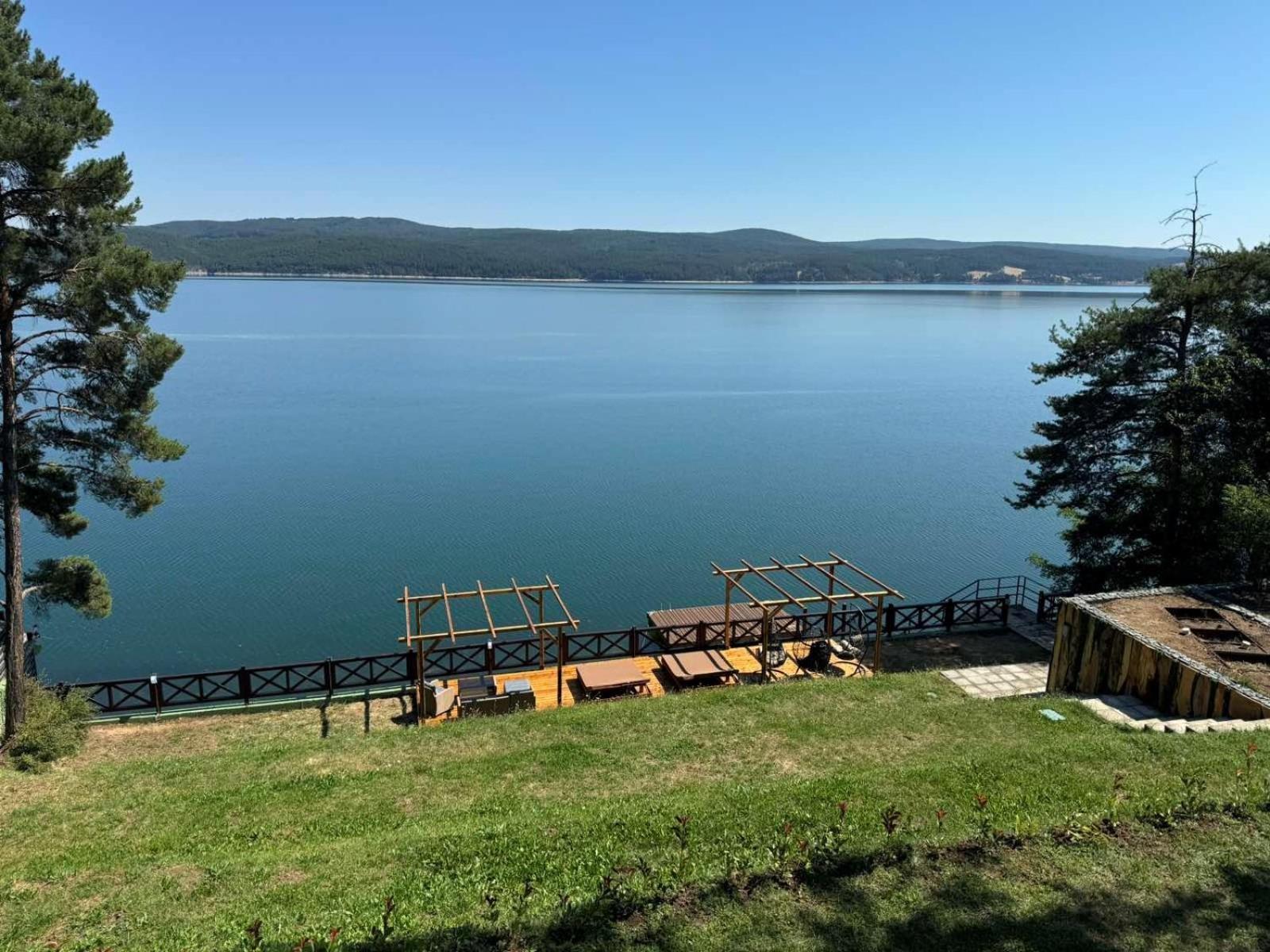 Villa Iskar Lake Residence By Bookvillabg Shtarkelovo Gnezdo Bagian luar foto