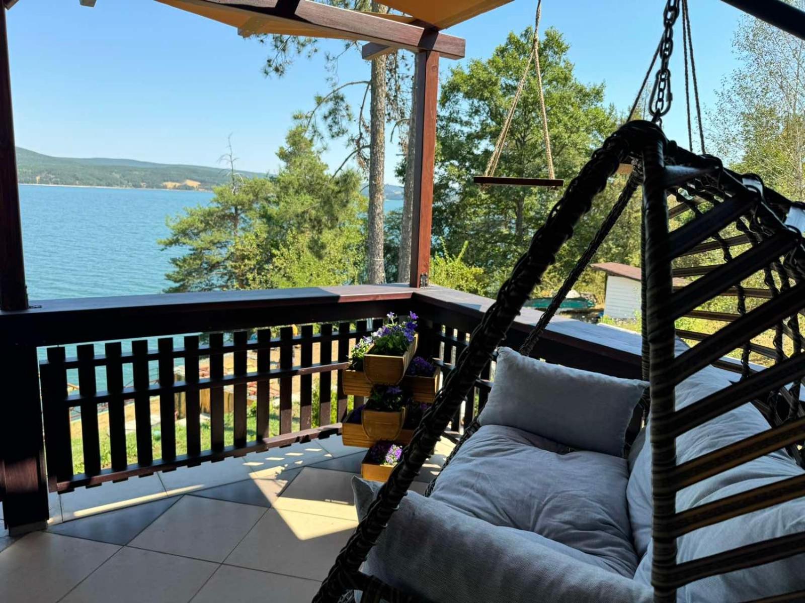 Villa Iskar Lake Residence By Bookvillabg Shtarkelovo Gnezdo Bagian luar foto