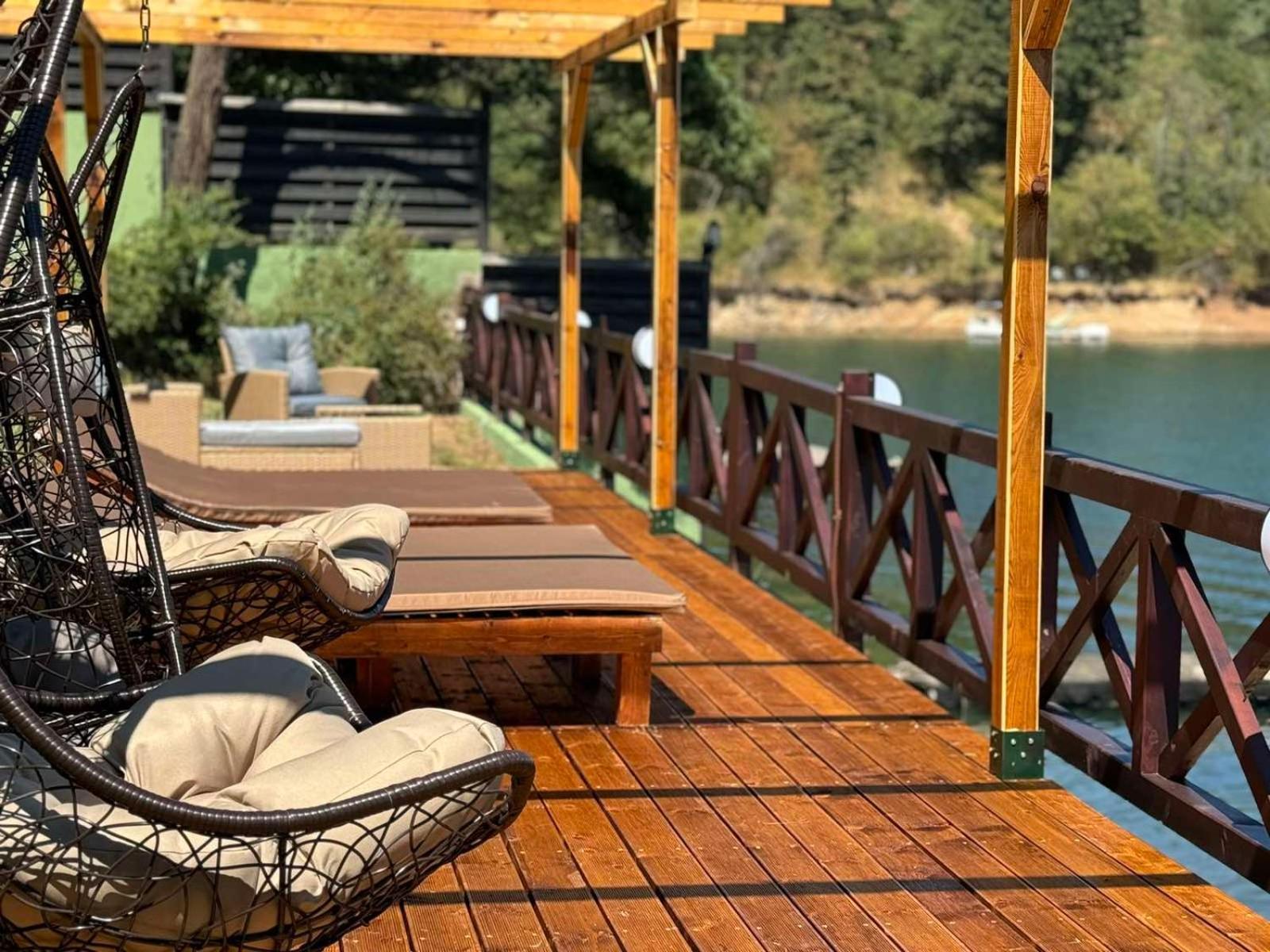 Villa Iskar Lake Residence By Bookvillabg Shtarkelovo Gnezdo Bagian luar foto