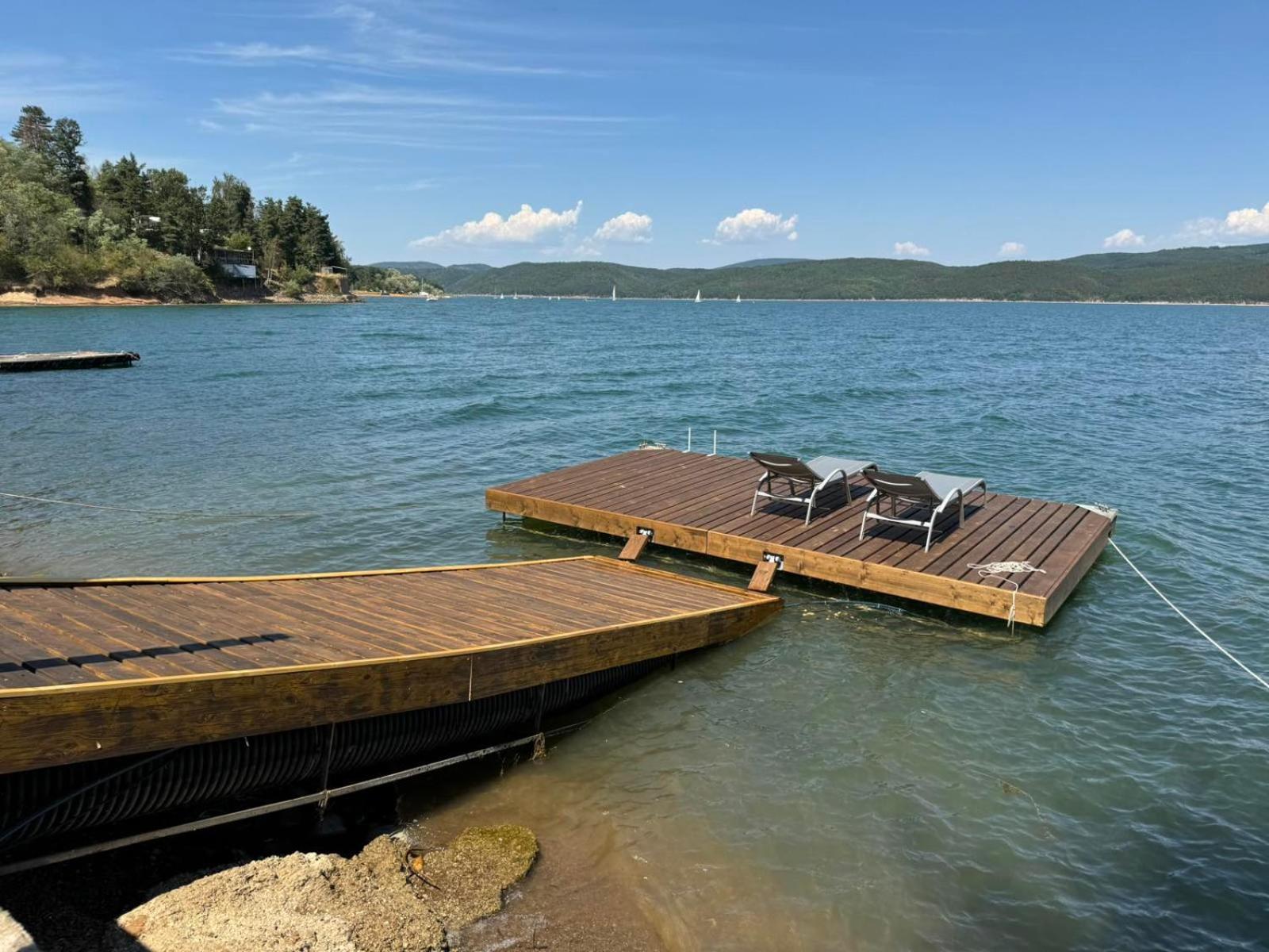 Villa Iskar Lake Residence By Bookvillabg Shtarkelovo Gnezdo Bagian luar foto