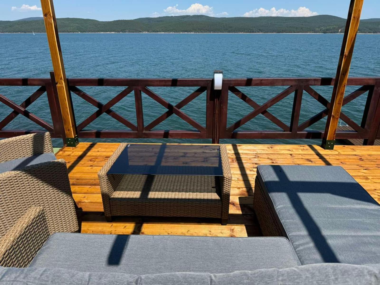 Villa Iskar Lake Residence By Bookvillabg Shtarkelovo Gnezdo Bagian luar foto