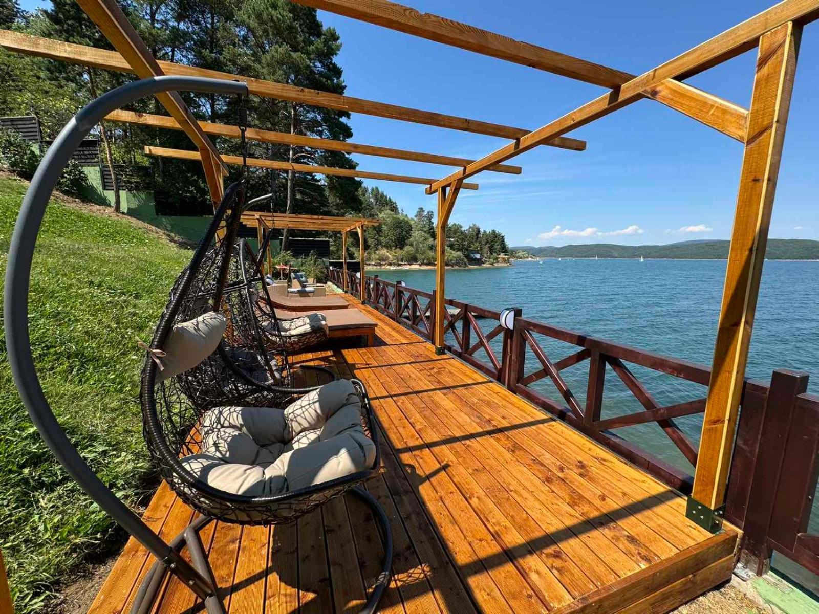 Villa Iskar Lake Residence By Bookvillabg Shtarkelovo Gnezdo Bagian luar foto