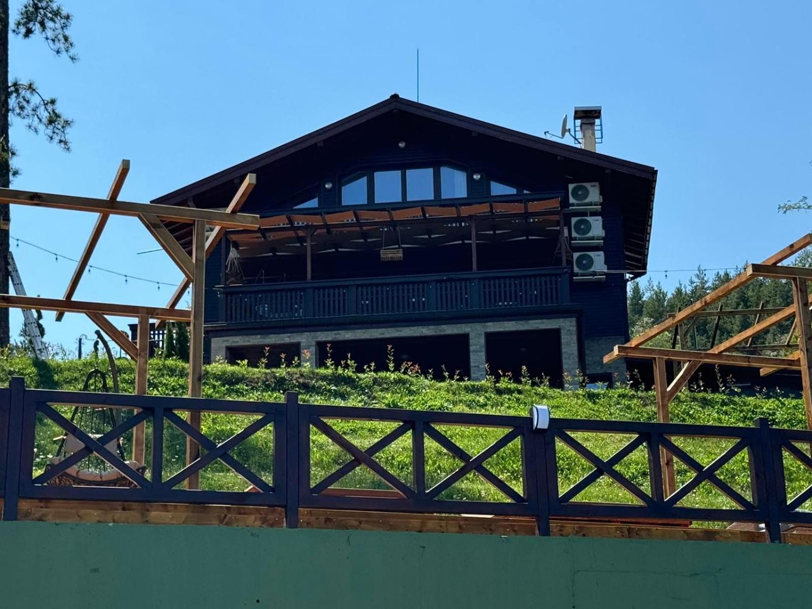 Villa Iskar Lake Residence By Bookvillabg Shtarkelovo Gnezdo Bagian luar foto