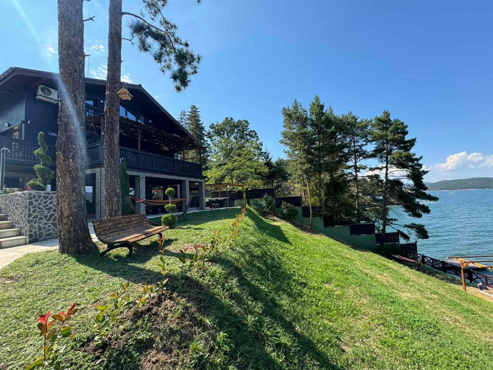 Villa Iskar Lake Residence By Bookvillabg Shtarkelovo Gnezdo Bagian luar foto