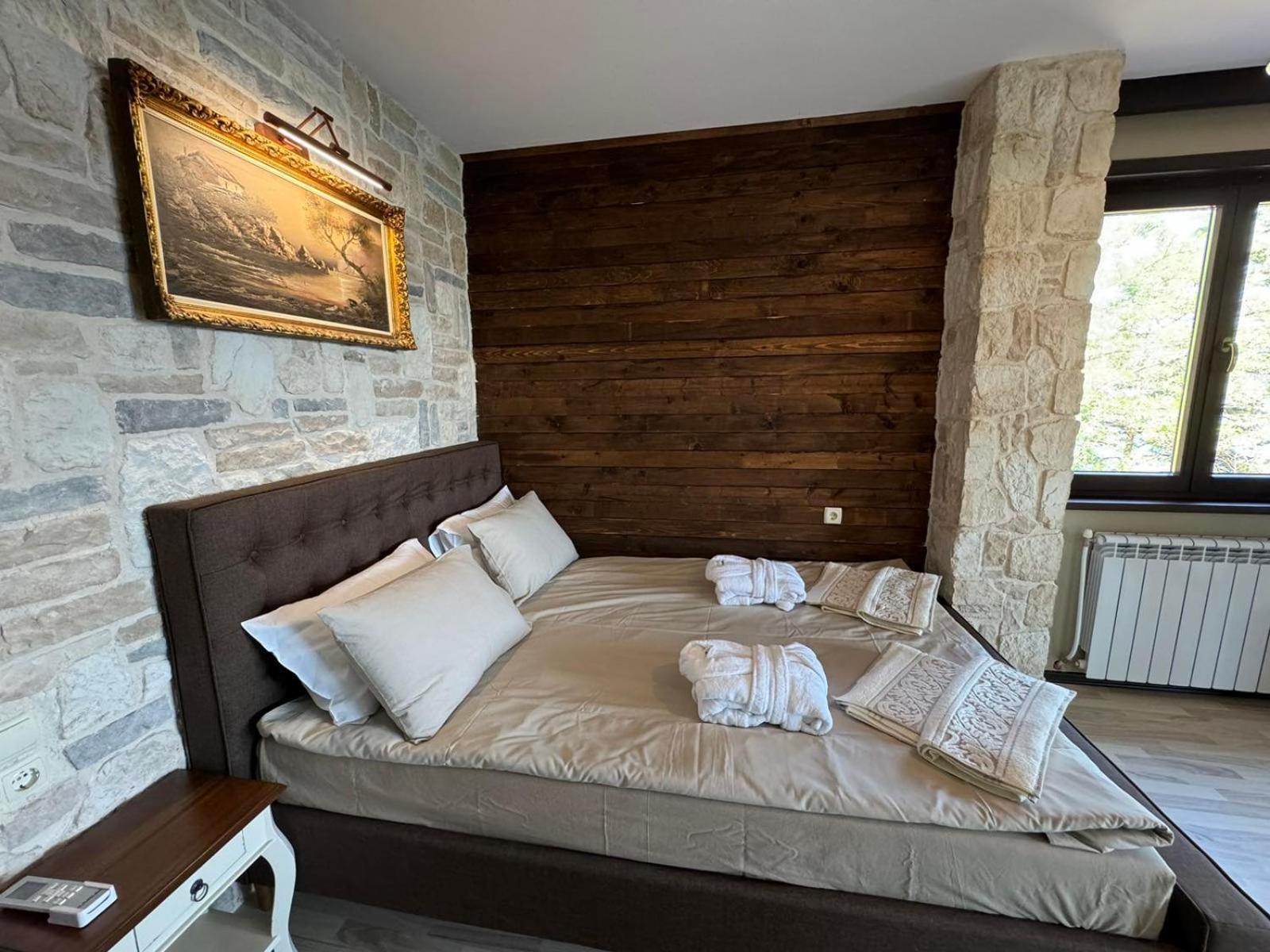 Villa Iskar Lake Residence By Bookvillabg Shtarkelovo Gnezdo Bagian luar foto