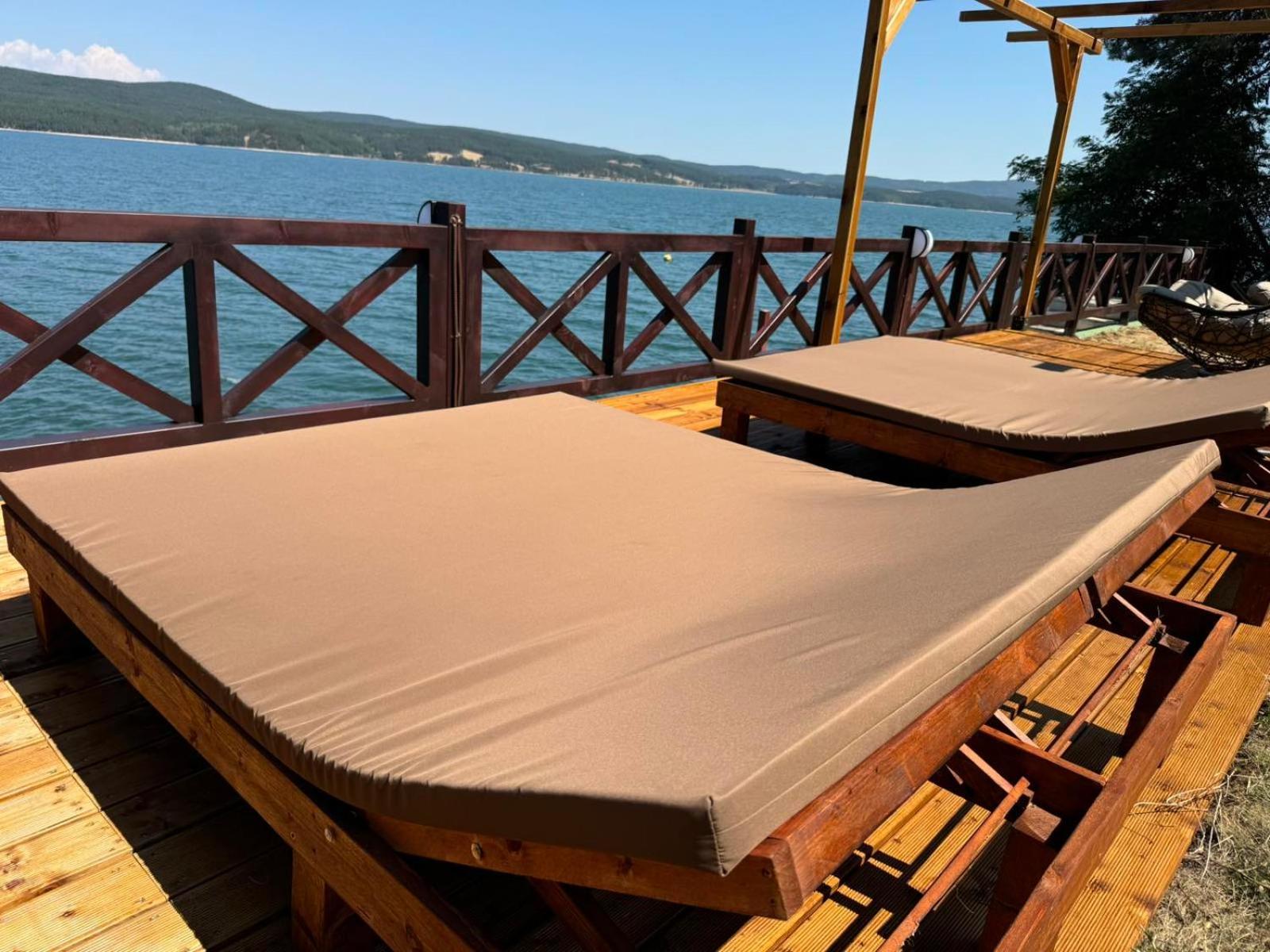 Villa Iskar Lake Residence By Bookvillabg Shtarkelovo Gnezdo Bagian luar foto