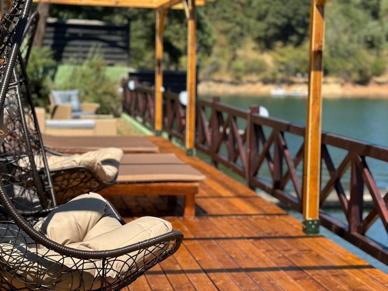 Villa Iskar Lake Residence By Bookvillabg Shtarkelovo Gnezdo Bagian luar foto