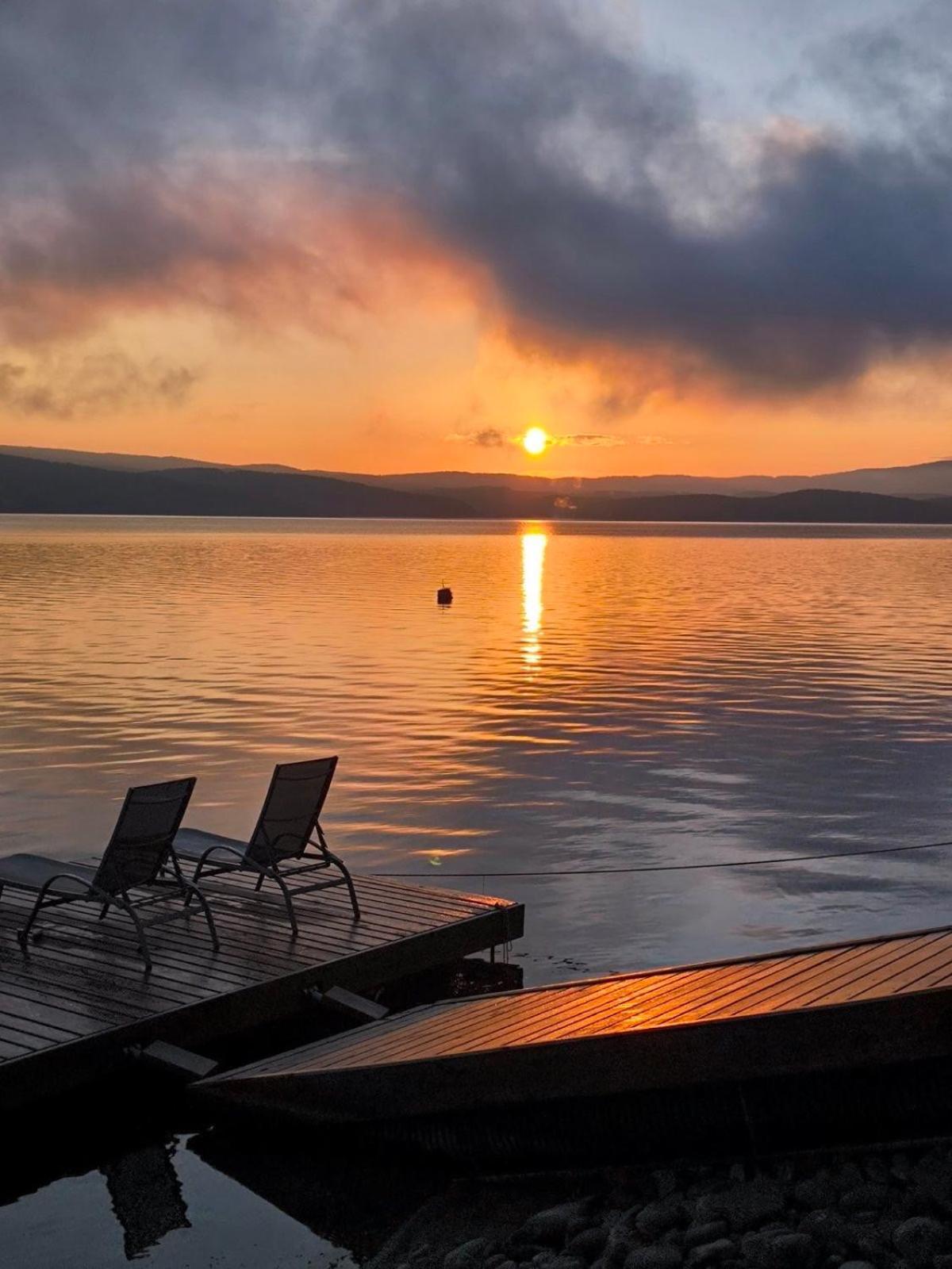 Villa Iskar Lake Residence By Bookvillabg Shtarkelovo Gnezdo Bagian luar foto