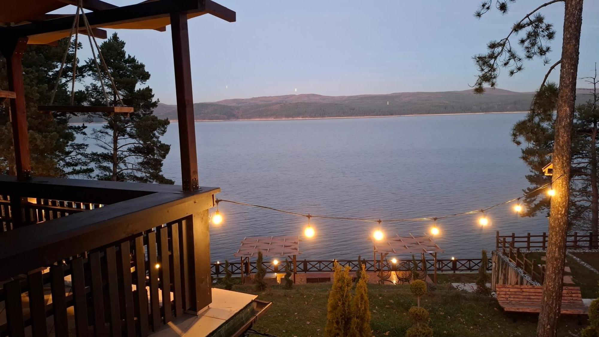 Villa Iskar Lake Residence By Bookvillabg Shtarkelovo Gnezdo Bagian luar foto